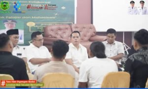 Foto : Bupati Padang Lawas bersama Mahasiswa