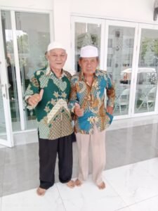 Foto : Burhannudin Daulay S Pd ( Kiri ), Drs Karma Acu MM ( Kanan )