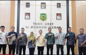 Foto : Bupati Padang Lawas PMA Putera Mahkota Alam Hasibuan SE dengan Pertanahan Kabupaten Padang Lawas