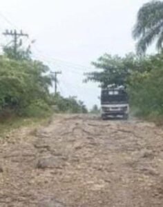 Foto : Jln Tanjung Ale menuju Transpir 1A Sosa Timur