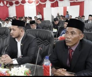 Foto : Kiri, Ahcyar Hidayat Hasibuan Ketua Fraksi A DPRD Padang Lawas Kanan, Khotob SE Anggota DPRD dari Fraksi Golkar