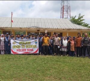 Foto : AKP Eko Ady Ranto SH MH, Kapolsek Sosa Sambangi SMP N4 Hutaraja Tinggi Padang Lawas