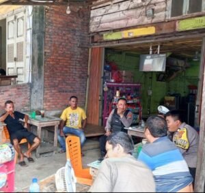 Foto : AKP Eko Ady Ranto SH MH, Kapolsek Sosa Sambangi warga di Pasar Panyambungan Hutaraja Tinggi Padang Lawas