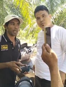 Foto : Kir Maraposo Tanjung Ketua BPD, Kanan Ibrahim Al Kolidi Siregar