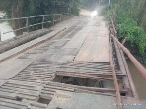 Foto : Jembatan Conoco Uda lepas Rel ( Besi ) sehingga tampak berlobang jembatan, 5/ Mei 2026