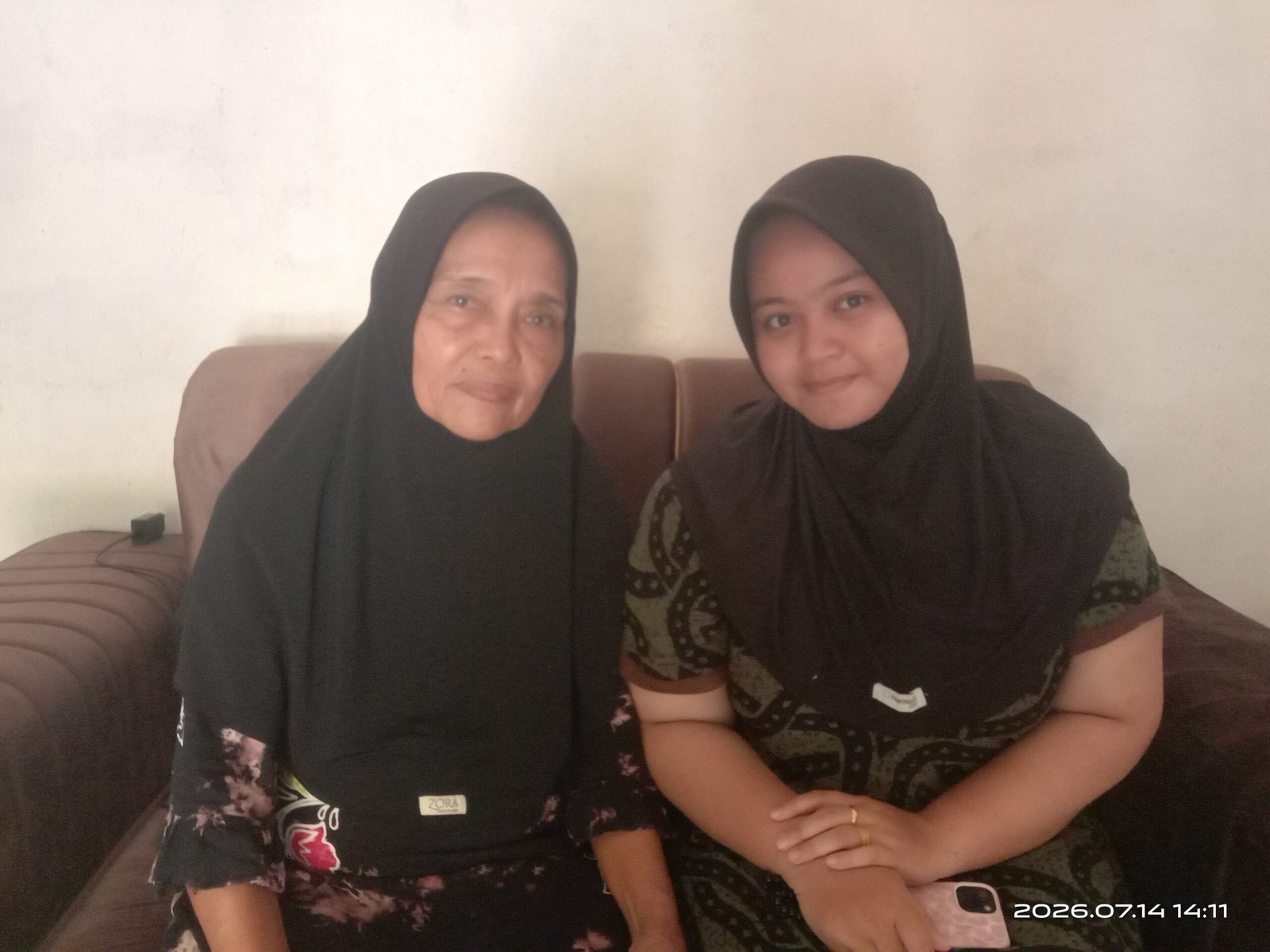 Foto : Kiri Nenek dan, Kanan MJP